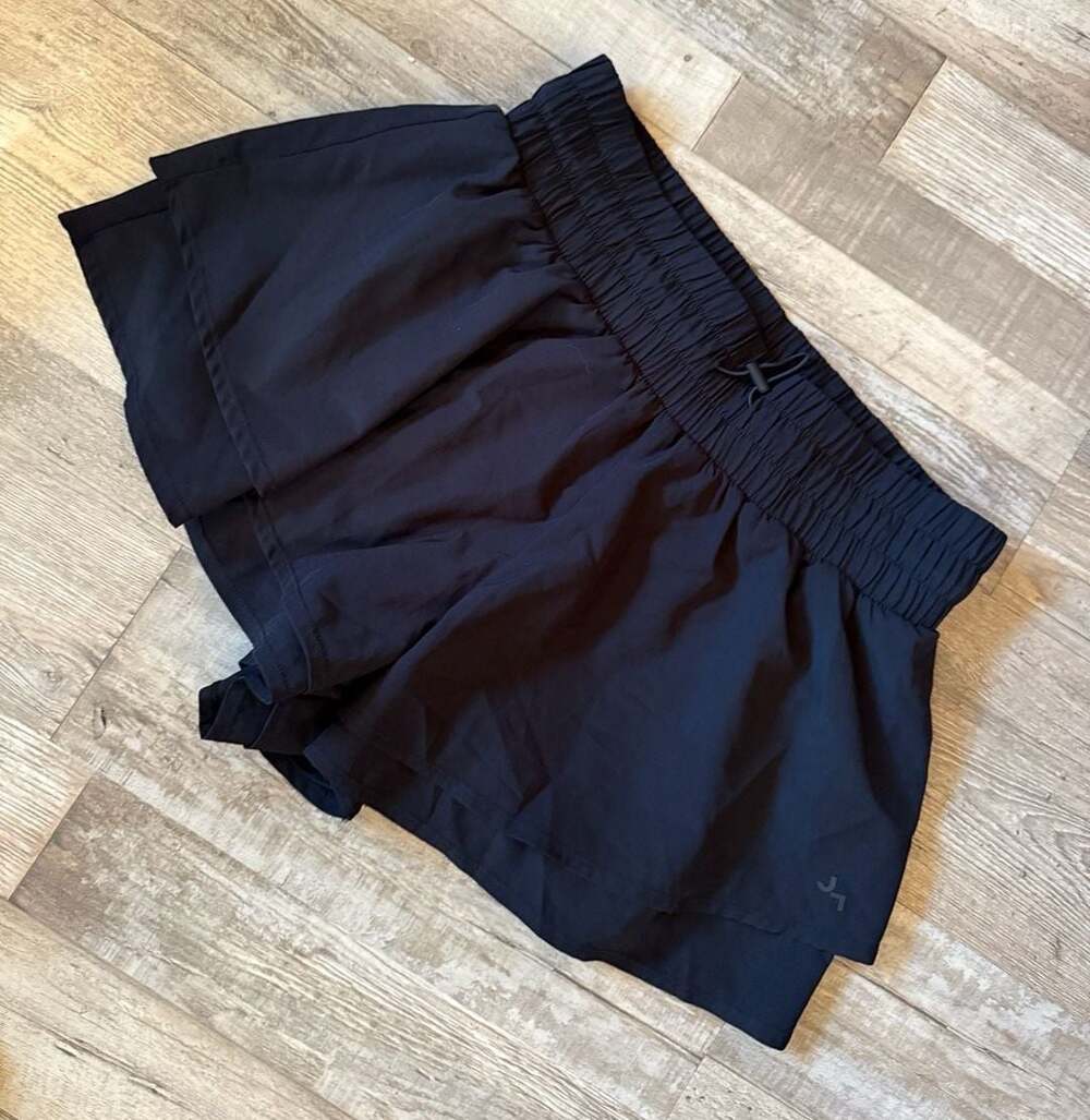JoyLab Black Athletic Skort with Smocked Waistband and Built-In Short size M